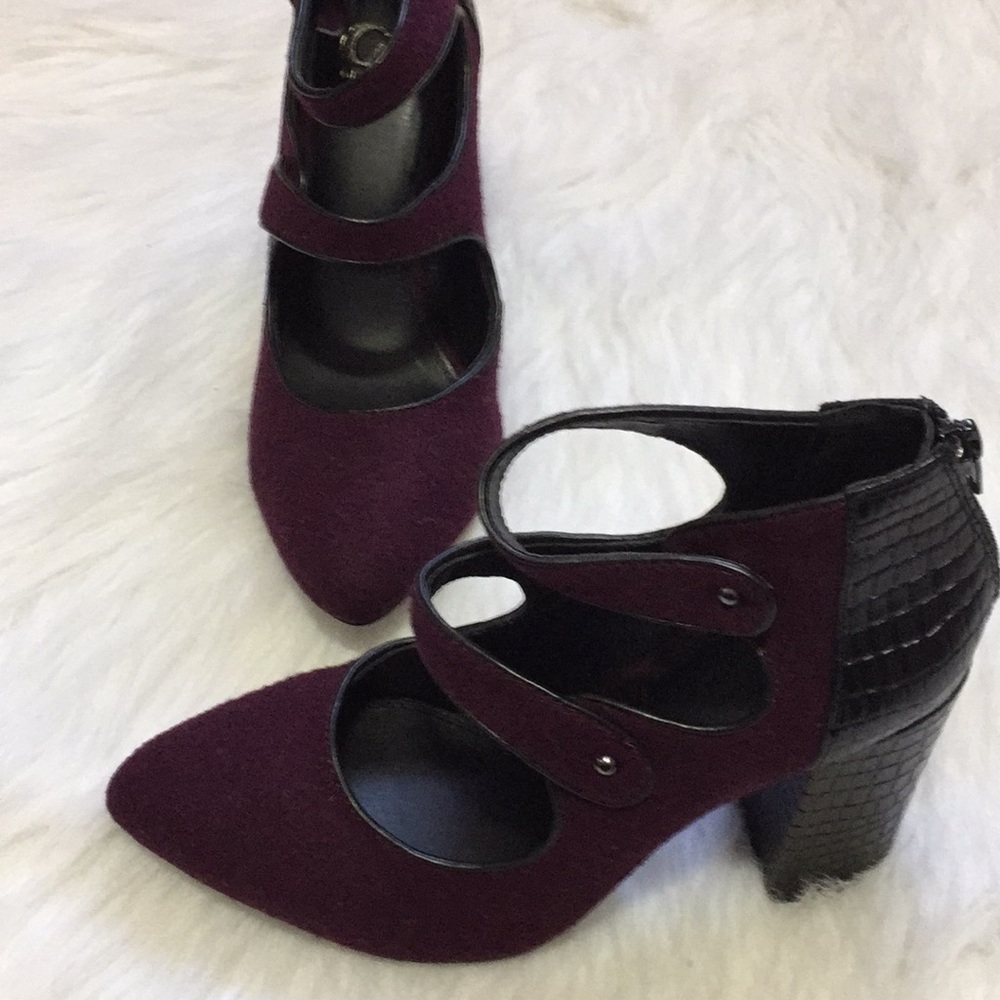 Gianni Bini fabric shoe with crocodile print heel